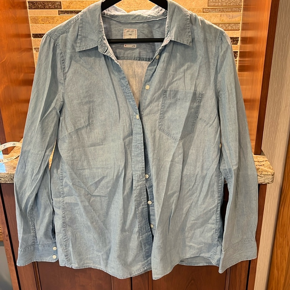 GAP Light Blue Button Up Chambray